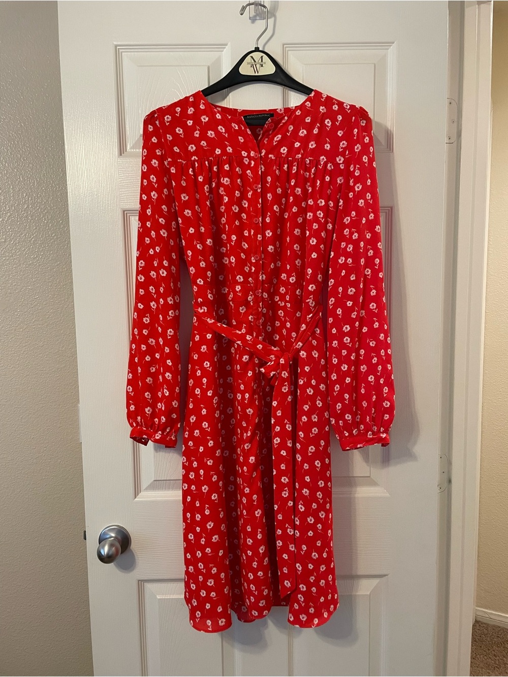 Adorable Banana Republic Red Floral Long Sleeve Dress with Belt